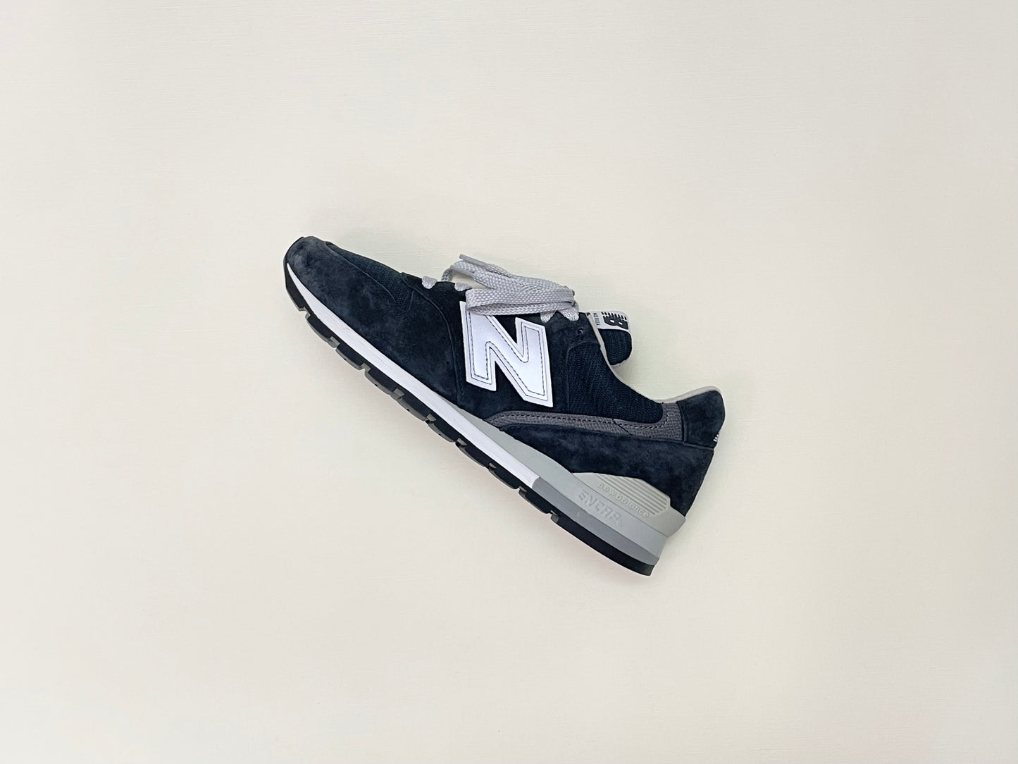 New Balance M996NAV