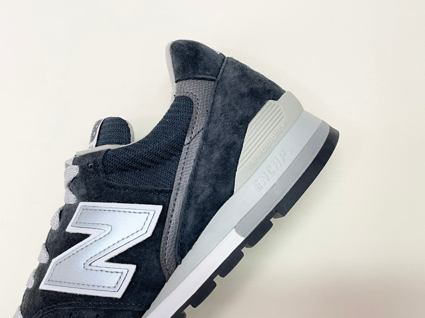 New Balance M996NAV