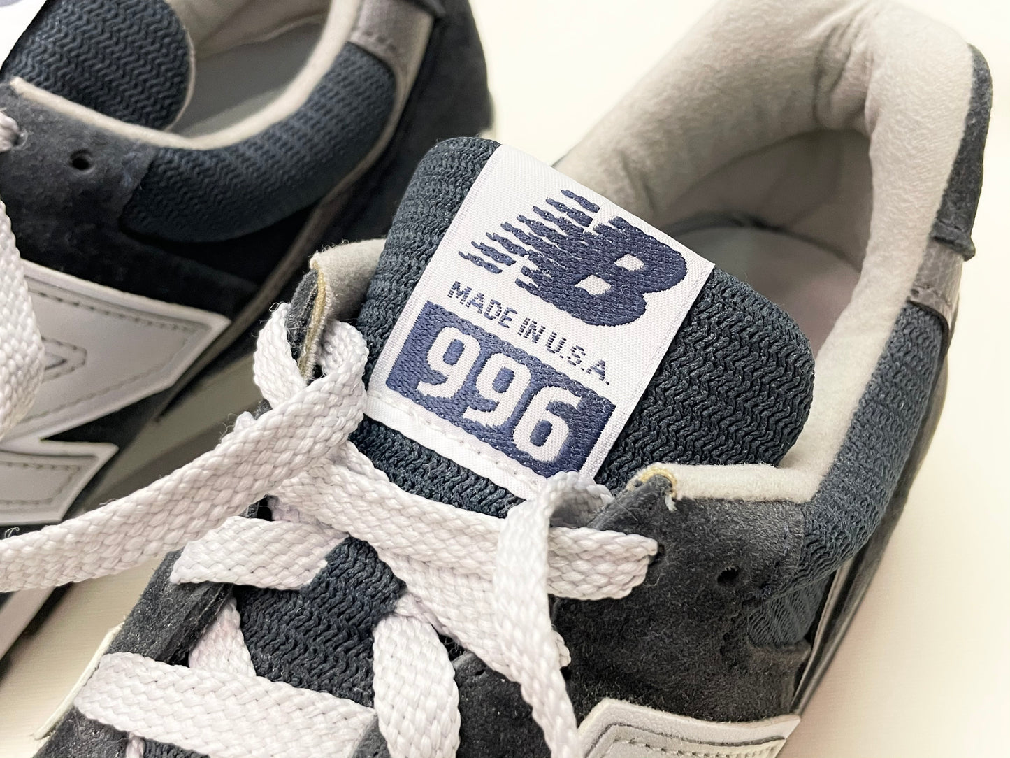 New Balance M996NAV