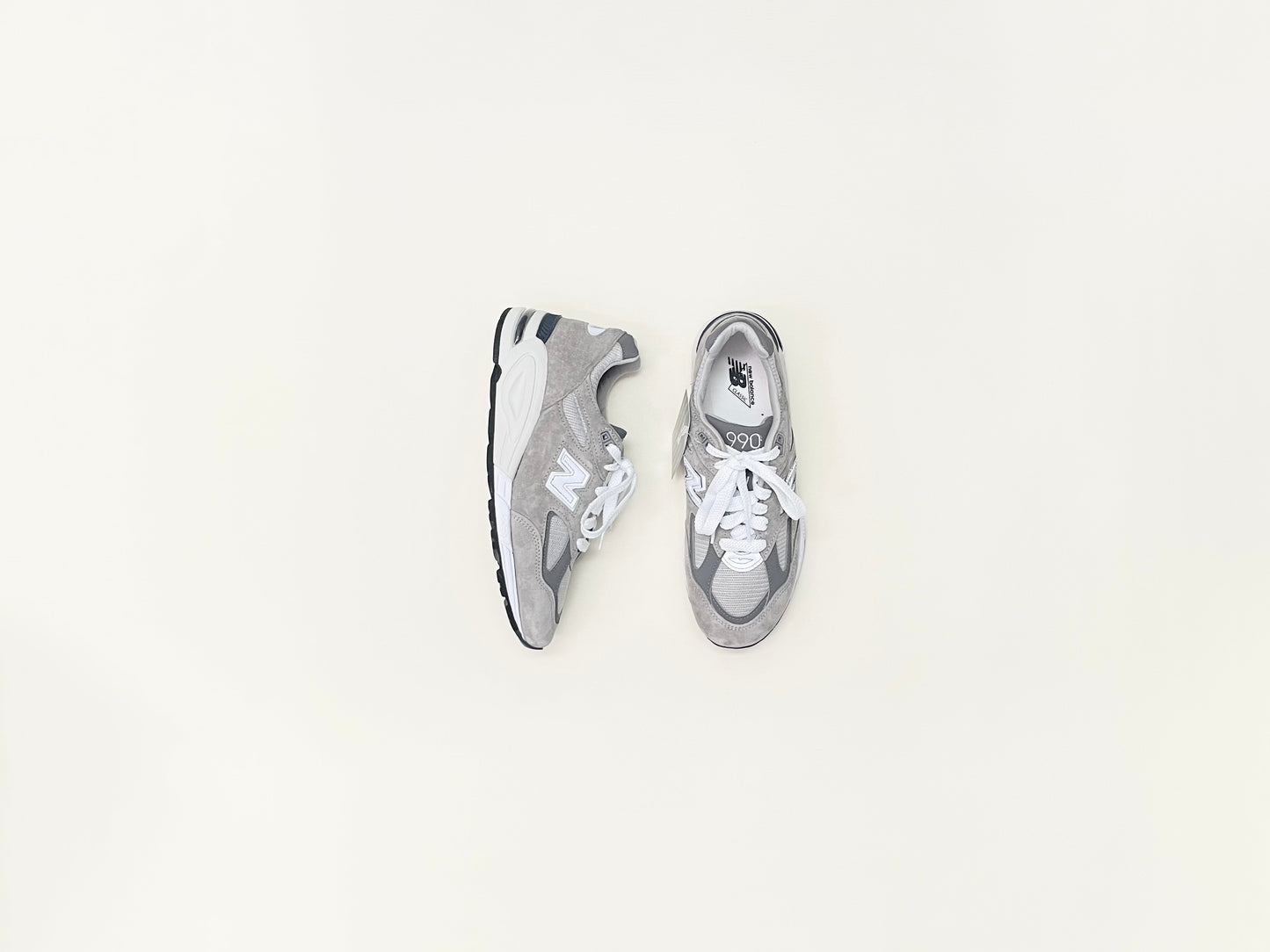 New Balance M990GY2