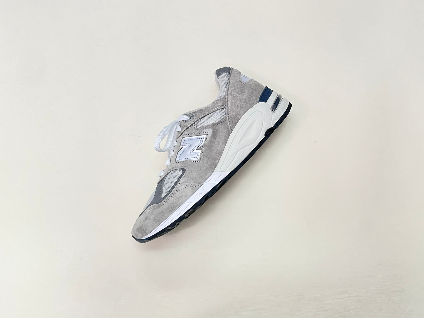 New Balance M990GY2