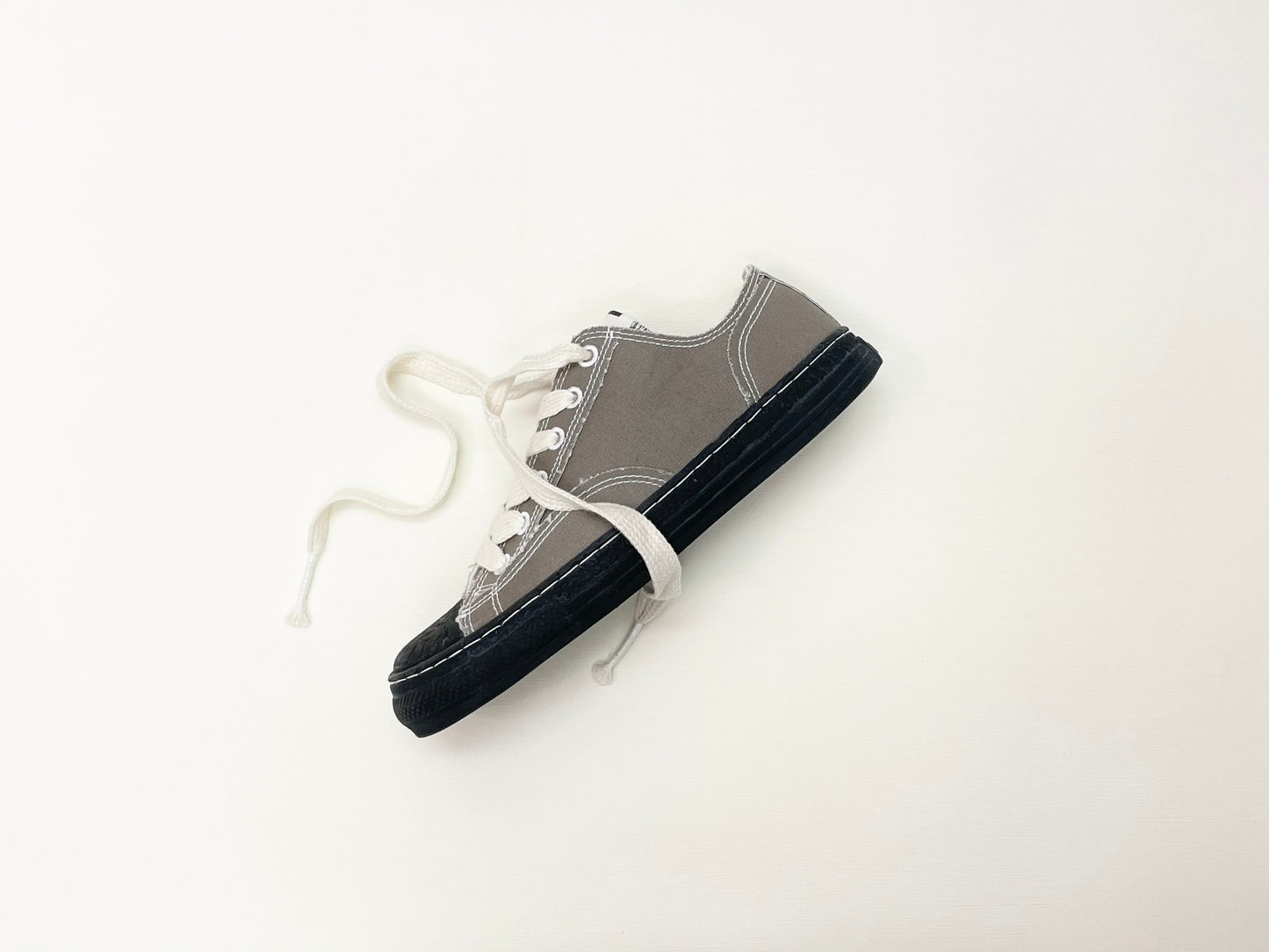 Maison Mihara Yasuhiro General Scale Past Sole 6-Hole Sneaker